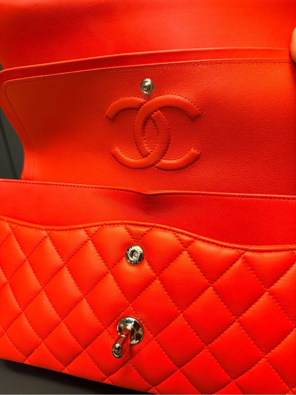 CHANEL double flap lambskin medium in pristine condition